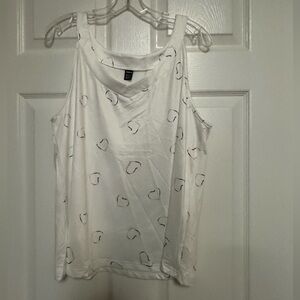 White tank with floating hearts. Size 1XL, lightweight poly/elastane blend